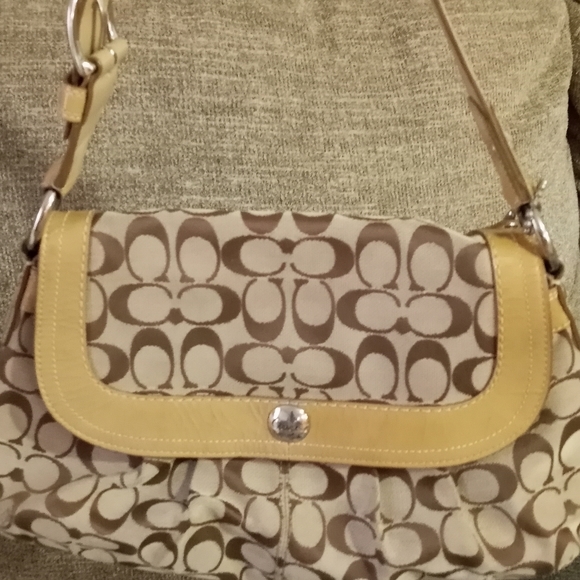 COACH PURSE - Picture 1 of 4